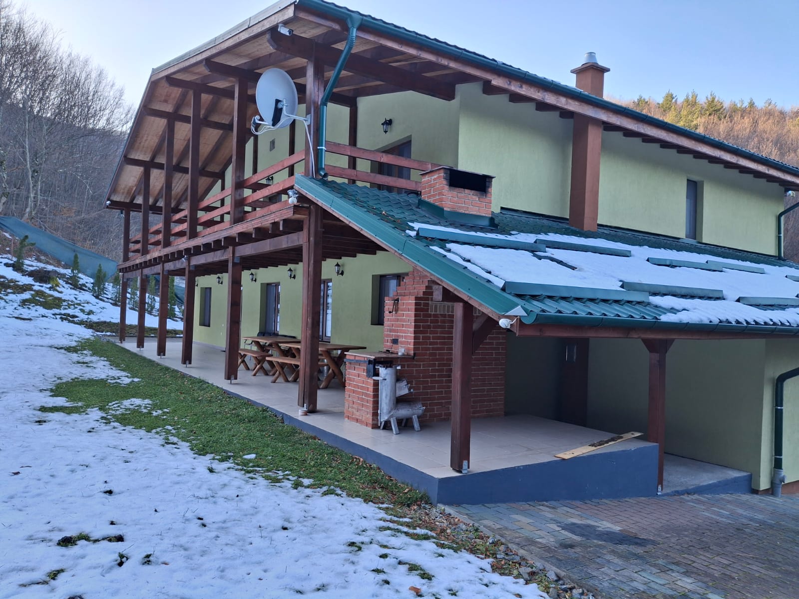 Primarul din Cisnădie anunță că va transforma „Cabana lui Marinică” într-un spațiu dedicat tinerilor. „Comunitatea din Cisnădie își recuperează această frumoasă pensiune și o redă celor care merită cu adevărat, copiilor și tinerilor”