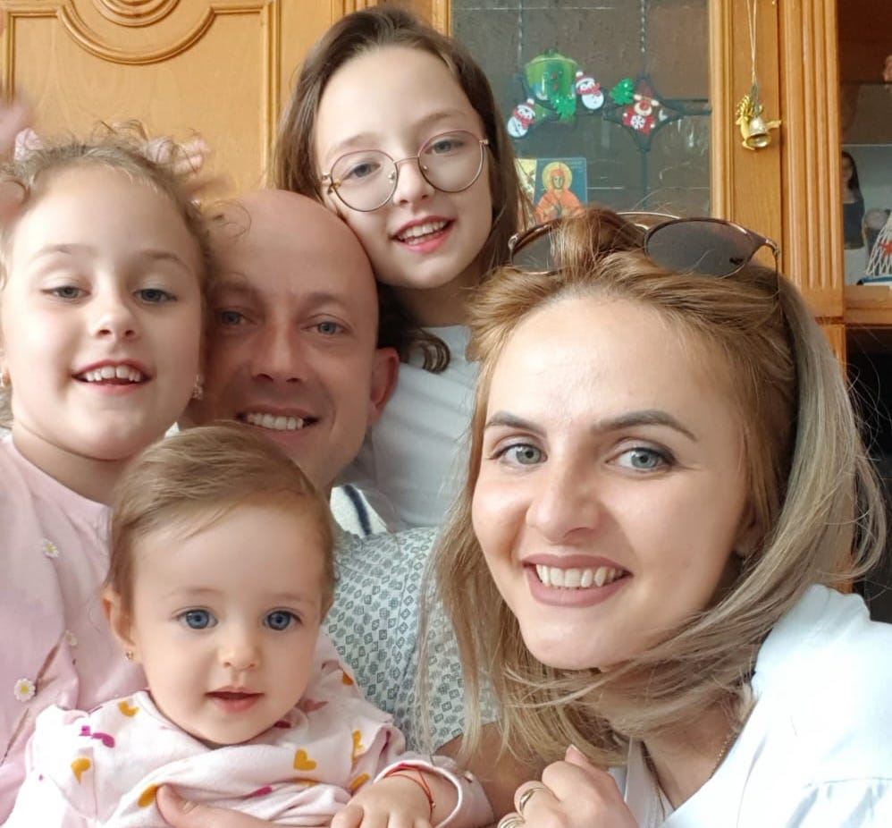 Cum a fost salvată Carina, la numai 11 luni, de Fundația Polisano, atunci când părinții nu au mai putut. „Ce ne lipsește în sistemul medical de stat este empatia”