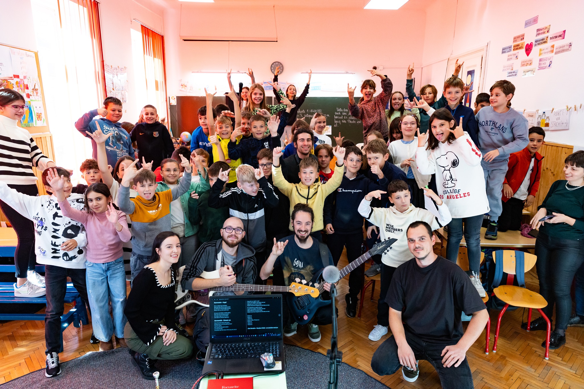Primul festival dedicat culturii rock derulat într-o școală din România are loc vineri la Liceul Teoretic „Gustav Gündisch” din Cisnădie: ateliere, recitaluri, concursuri și concerte