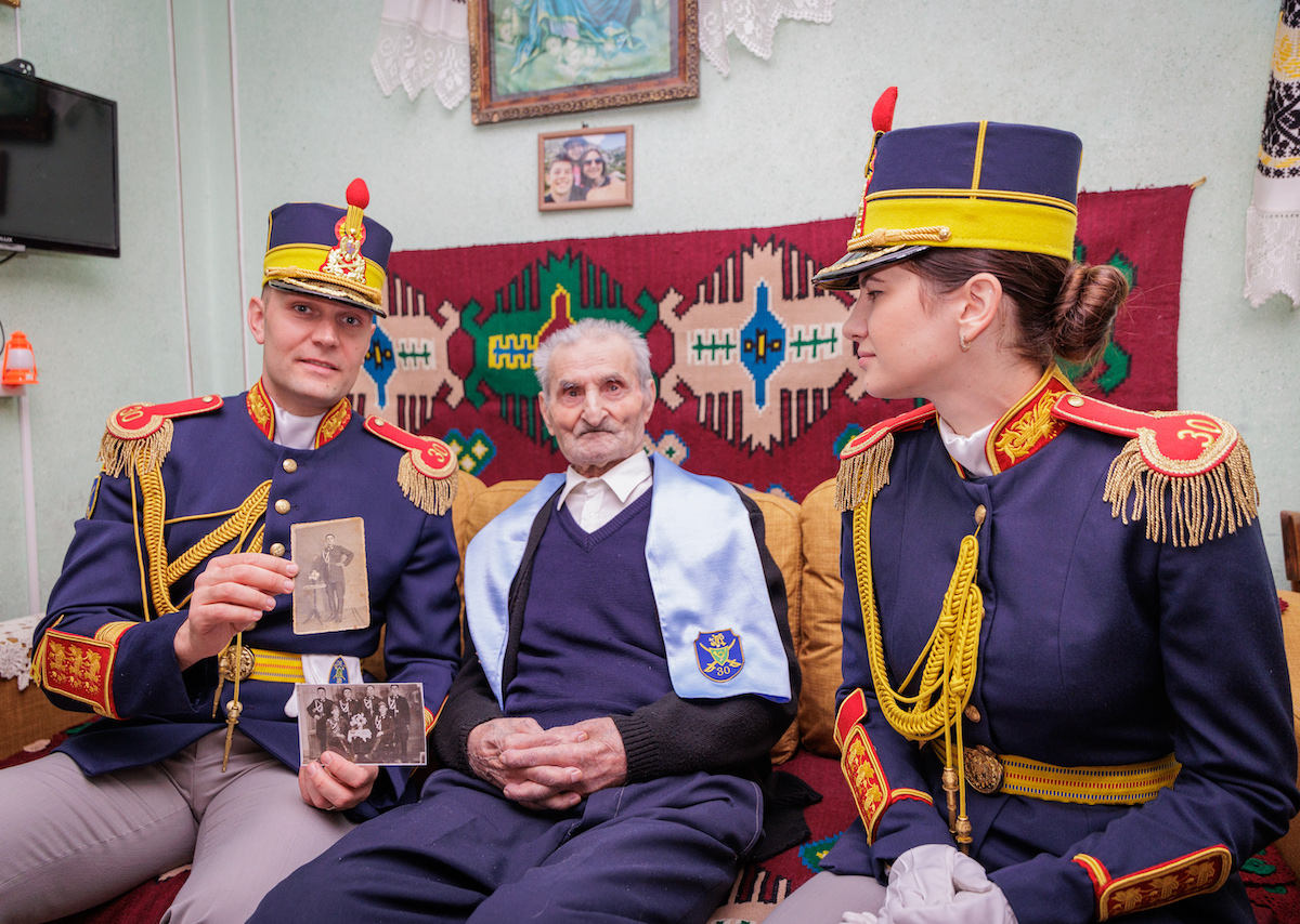 Sibianul Moisă Irod, ultimul militar român din garda Regelui Mihai, împlinește 102 ani: „Ei au luat țara asta pe umeri și au purtat-o, iar noi trebuie să o ducem mai departe, la fel de bine și de frumos”