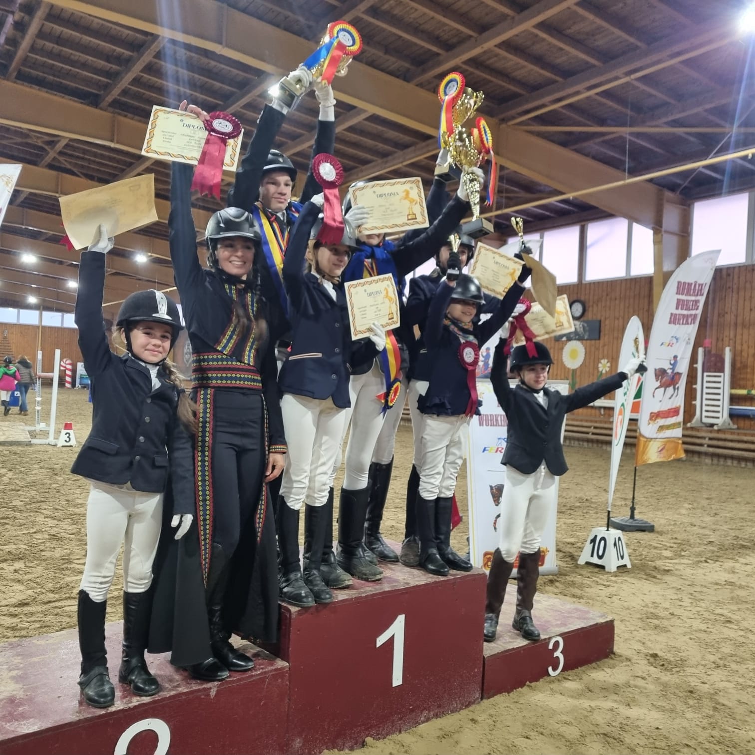 Iris, Sebi și Karoly sunt cei trei copii din Sibiu campioni naționali la Working Equitation. Antrenor: „Scopul meu este ca fiecare să își atingă potențialul maxim”