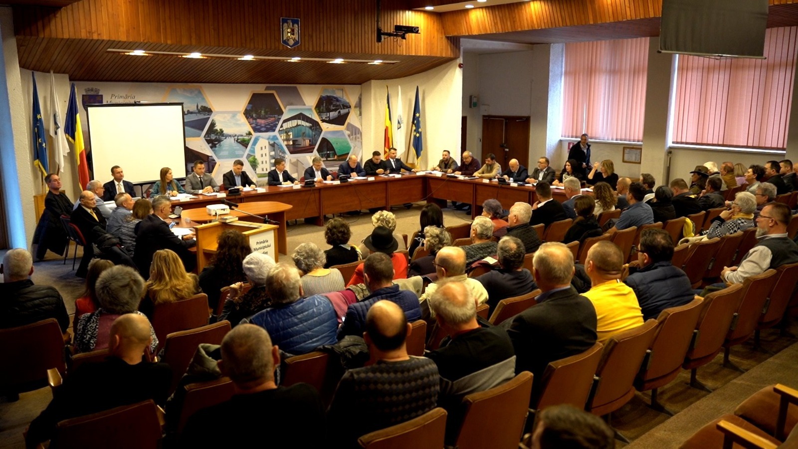 Opt noi consilieri locali, învestiți la Mediaș. Alegerea viceprimarului, amânată