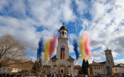 Români din toate colţurile ţării au mers la Alba Iulia de Ziua Naţională