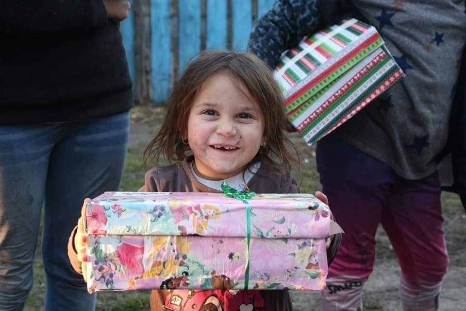 Maria și Gheorghe Boldijar au nevoie de sprijin în campania „Moș Crăciun în fiecare zi”. Vor să aducă bucurie copiilor și oamenilor fără adăpost