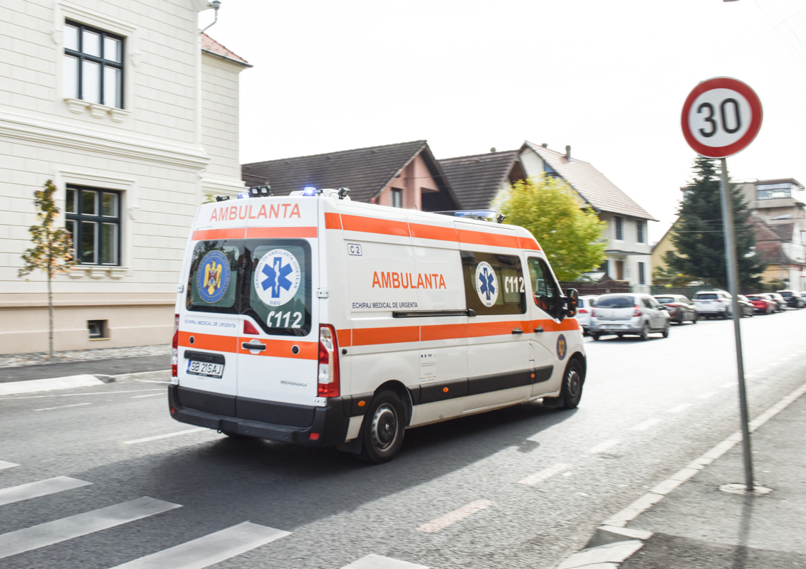 Accident pe Banatului. O femeie a fost lovită pe trecerea de pietoni