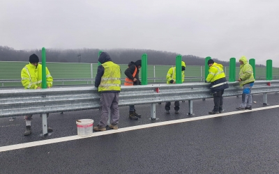 FOTO Peste câteva zile se mai deschide o bucată din autostrada Sibiu – Pitești. Lucrează aici peste 1.000 de oameni, 190 utilaje și 152 autovehicule. ”Vom da în trafic aproape 16 km din cei 30 km aferenți acestei secțiuni”
