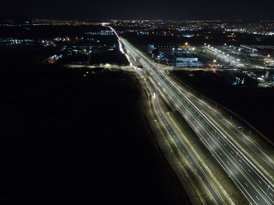 Știrile zilei: 225 de locuri în parcarea subterană de la Cireșica, aeroportul este pe pierdere și imagini nocturne cu bucata de autostradă gata de deschidere