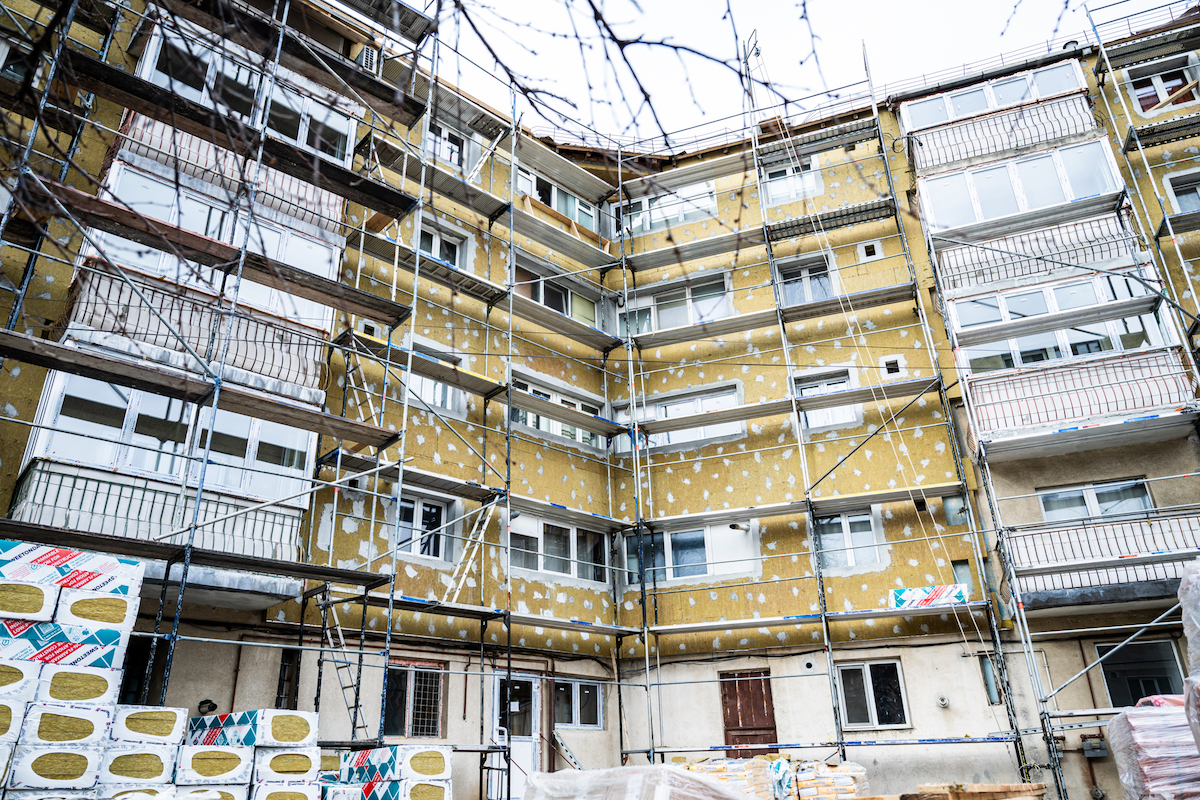 Au început lucrările pentru eficientizarea energetică pentru primele trei blocuri din Sibiu: acestea sunt situate pe străzile Uzinei, Rusciorului și Țiglari