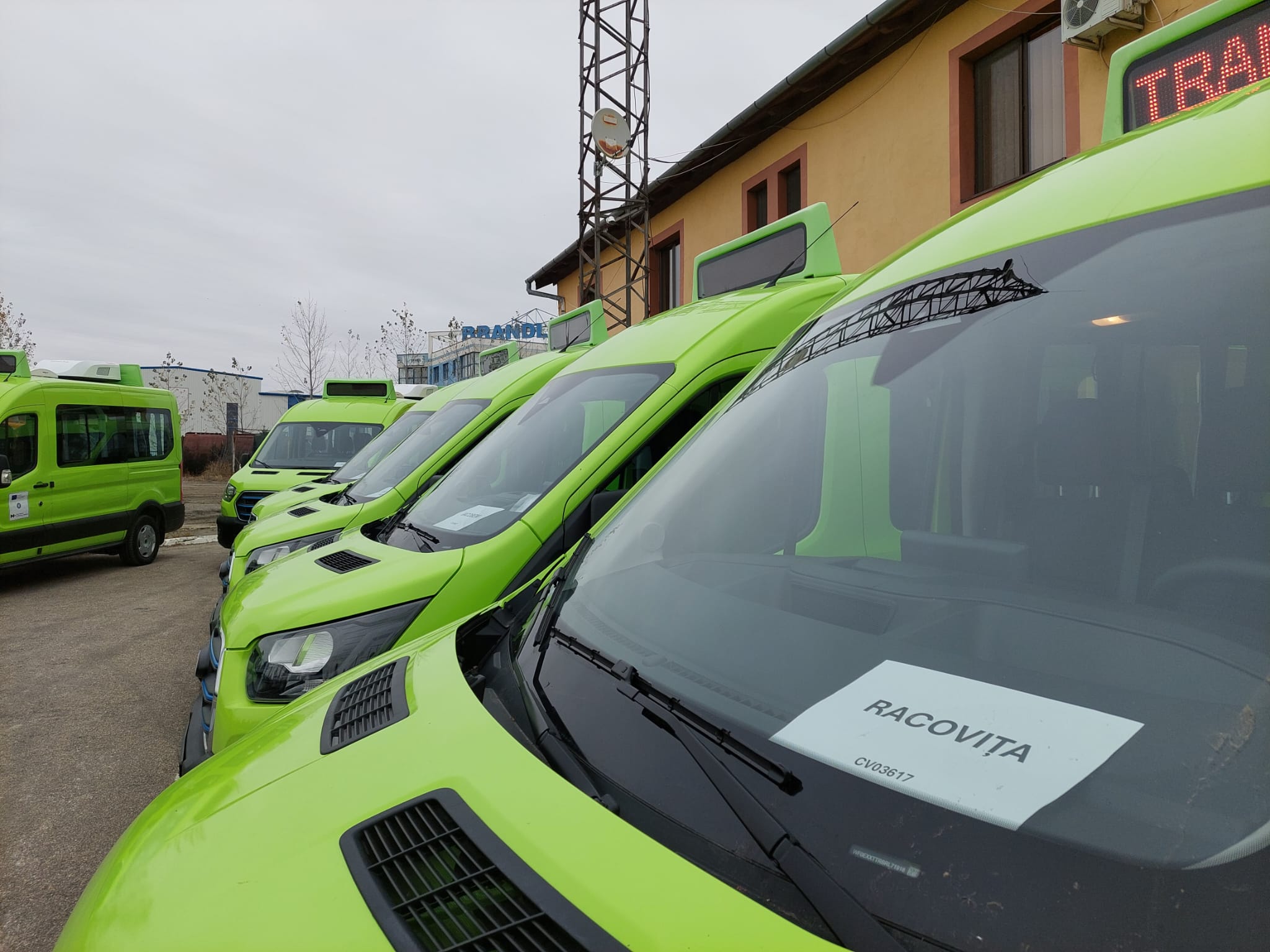 CJ Sibiu transferă microbuzele electrice de opt locuri către primării. Două localități mai așteaptă