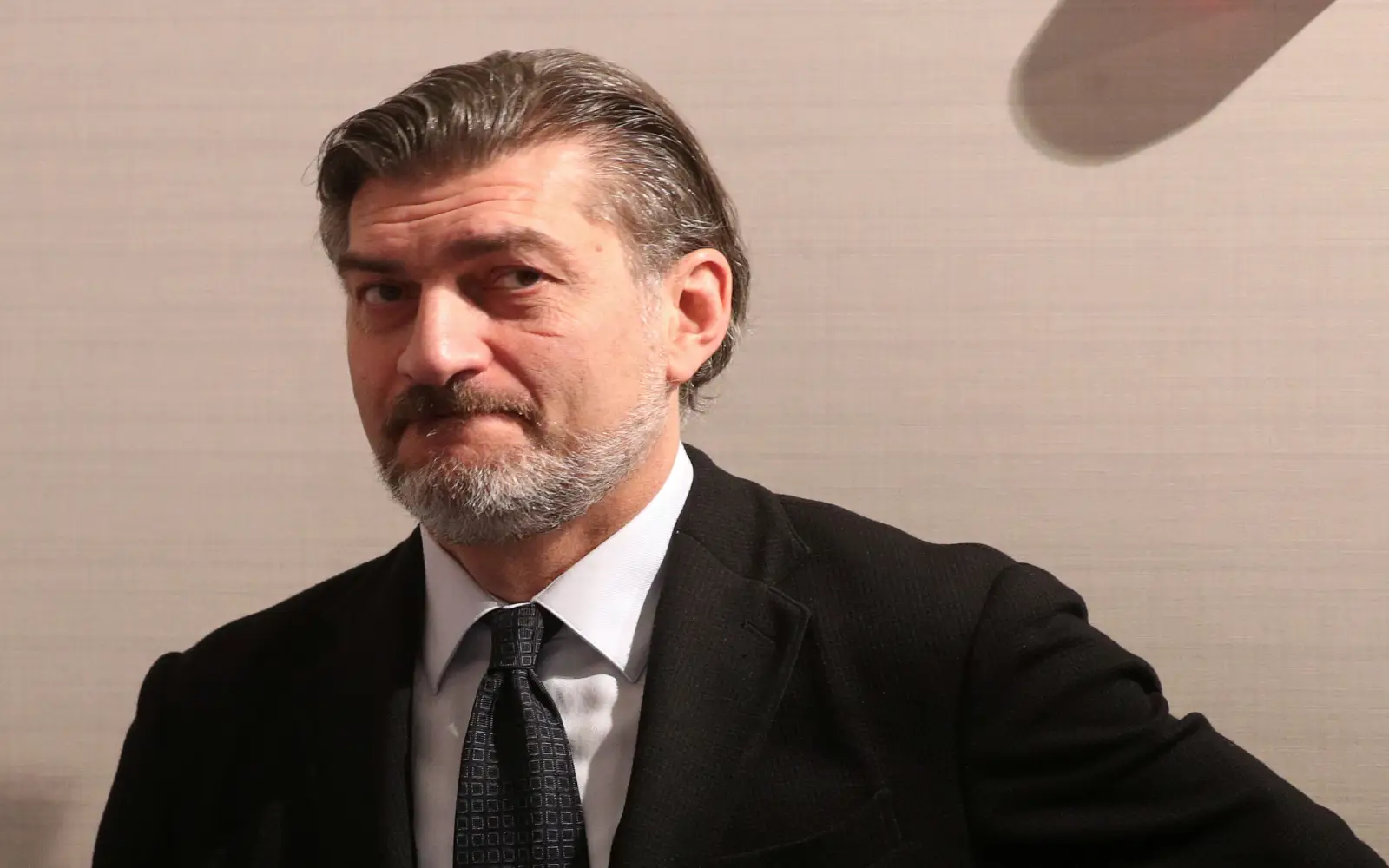 În Georgia, parlamentul a ales un nou președinte - fostul fotbalist Mihail Kavelașvili. Acesta a fost singurul candidat