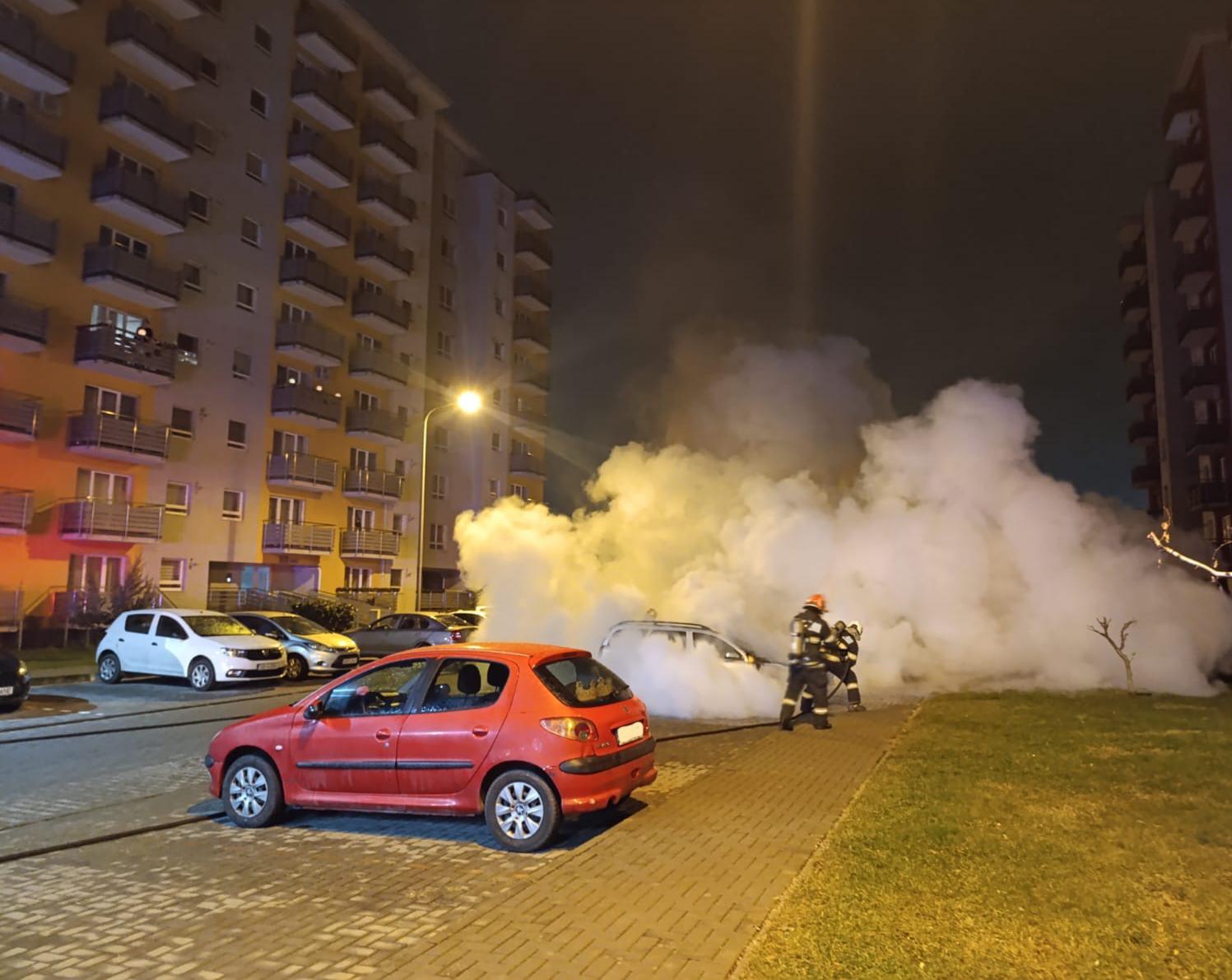 Incendiu de autoturism în Șelimbăr, lichidat de pompierii sibieni