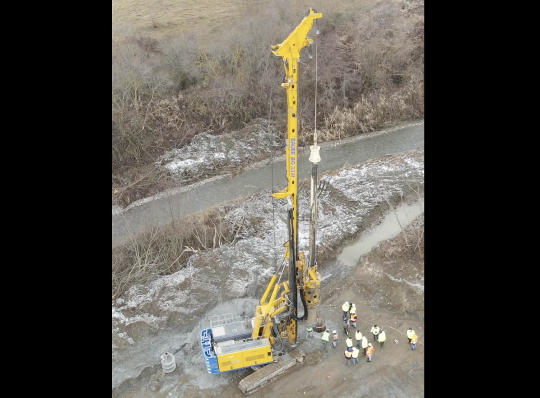 Au început lucrările la primul pod pe autostrada Sibiu-Făgăraș. Șef de șantier: ” Spre sfârșitul săptămânii sperăm să turnăm prima fundație”