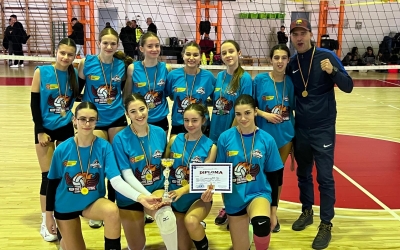 Școala Gimnazială ”Ion Luca Caragiale” Sibiu a câștigat etapa județeană a Olimpiadei Naționale a Sportului Școlar la volei feminin