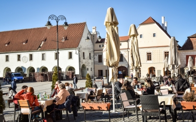 Dublarea taxei pentru terasele din Sibiu a fost aprobată. Primarul Fodor: încasările în plus le vom folosi pentru promovarea orașului