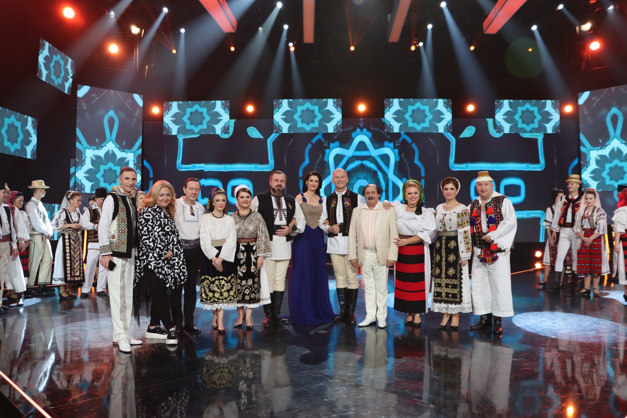 Junii Sibiului în casele românilor, prin intermediul Televiziunii Române