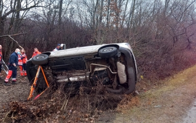 Accident pe drumul dintre Șelimbăr și Cisnădie. Un șofer a fost descarcerat