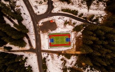 Singurul teren de sport din Păltiniș se deschide din 23 decembrie. Pentru început poate fi folosit gratuit
