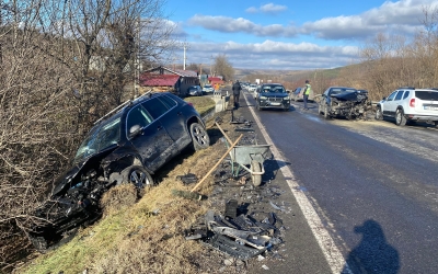 Actualizare. Doi adulți și doi copii au ajuns la spital în urma accidentului de la Slimnic. Planul Roșu de intervenție s-a dezactivat