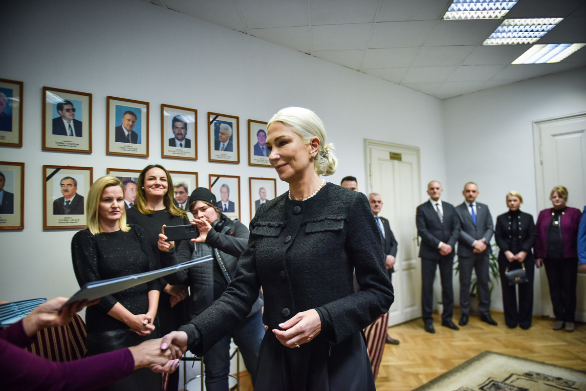 Negocieri pentru viitorul guvern: În locul Ralucăi Turcan, la Cultură ar urma să meargă Natalia Intotero (PSD). Emil Hurezeanu, variantă pentru Externe