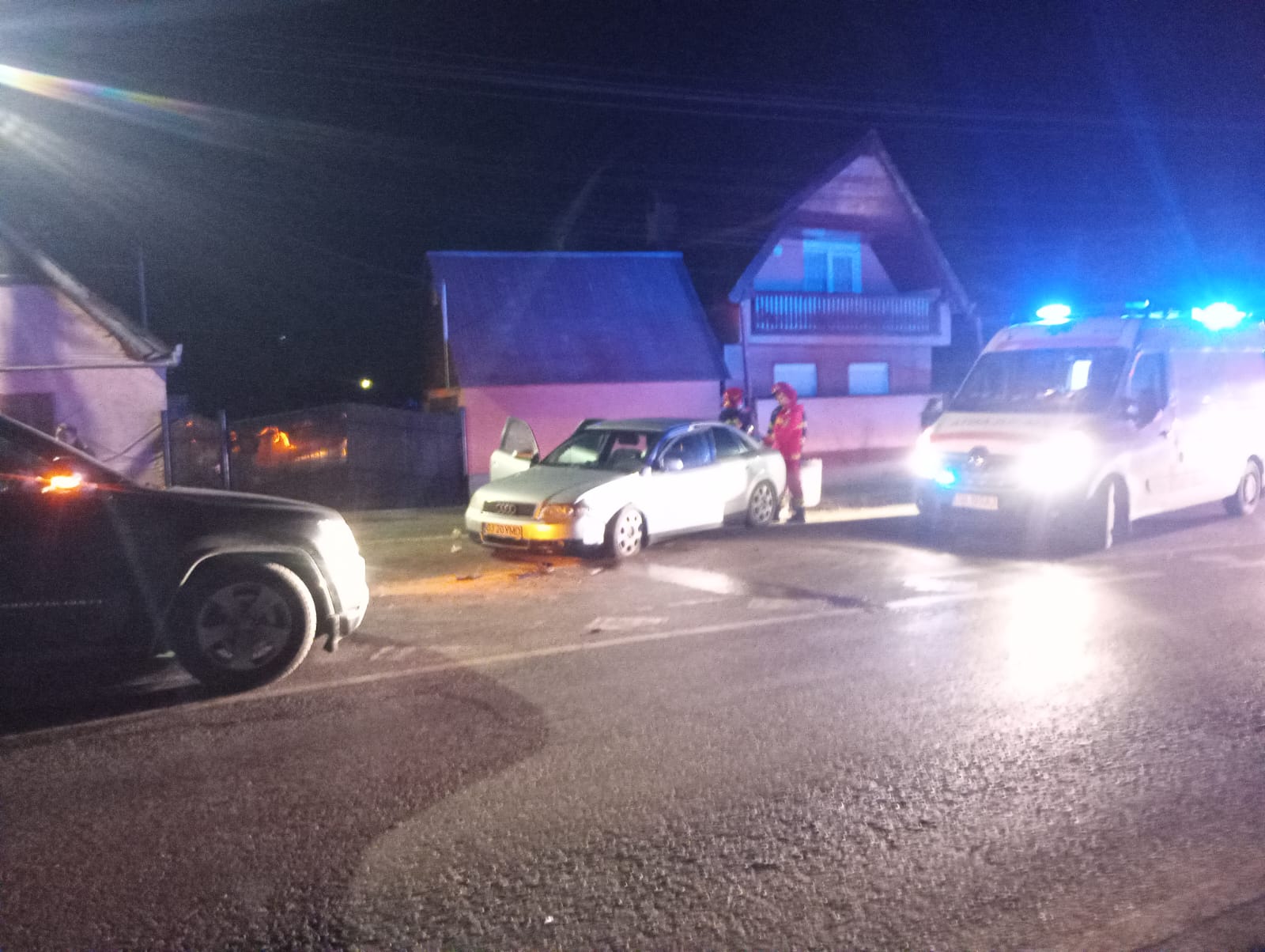 Accident rutier la Brateiu: Opt persoane implicate, printre care un copil de 12 ani ajuns la spital