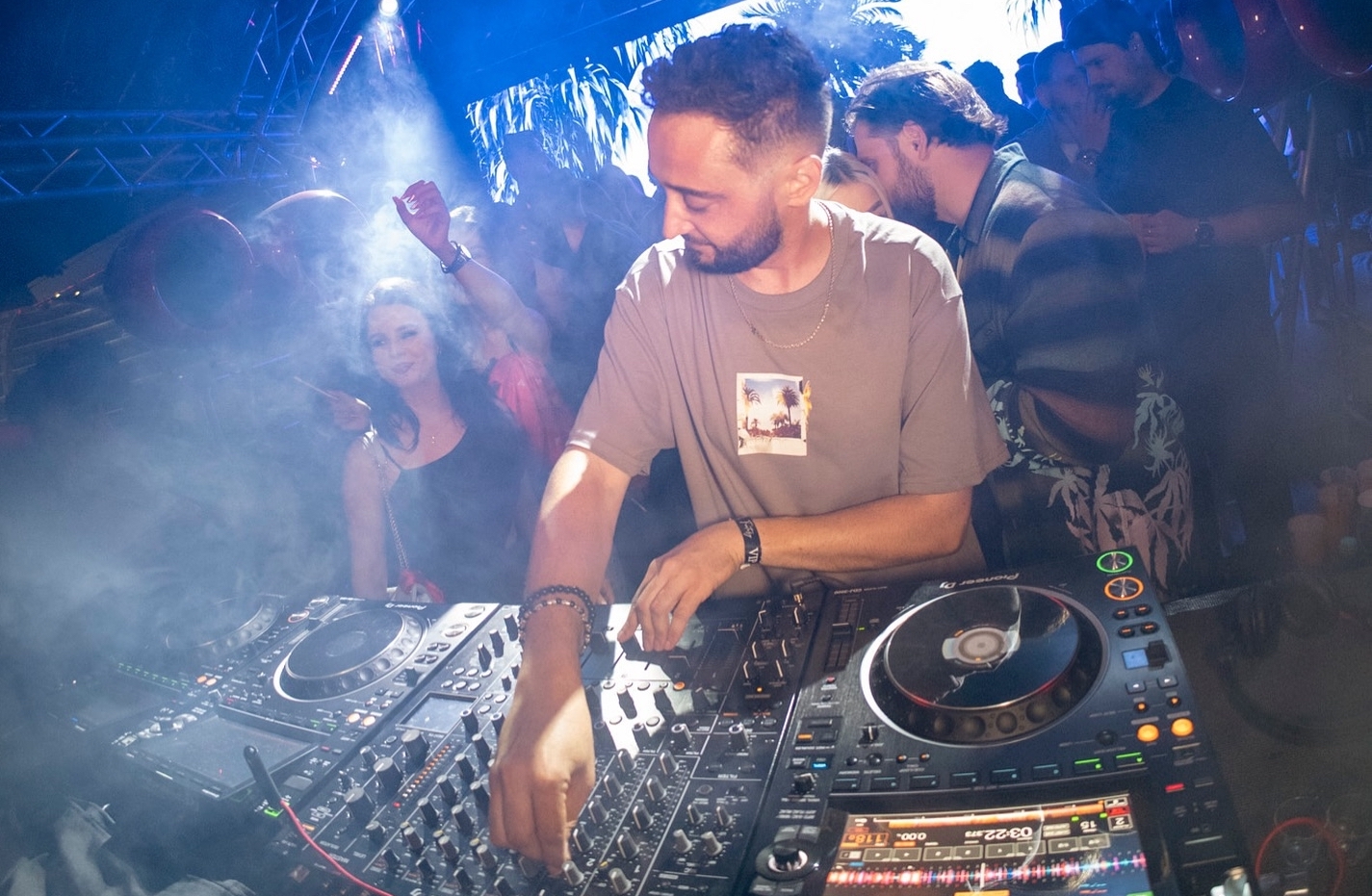ReMan aduce vibe-uri electrizante în Cotton Club: Muzică de top și un show de neratat