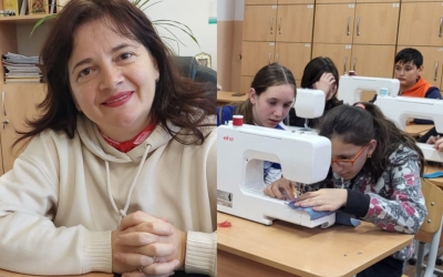 Croitoria de la Școala „Radu Selejan”. Lecții de cusut cu Claudia Purece, profesoara de sport