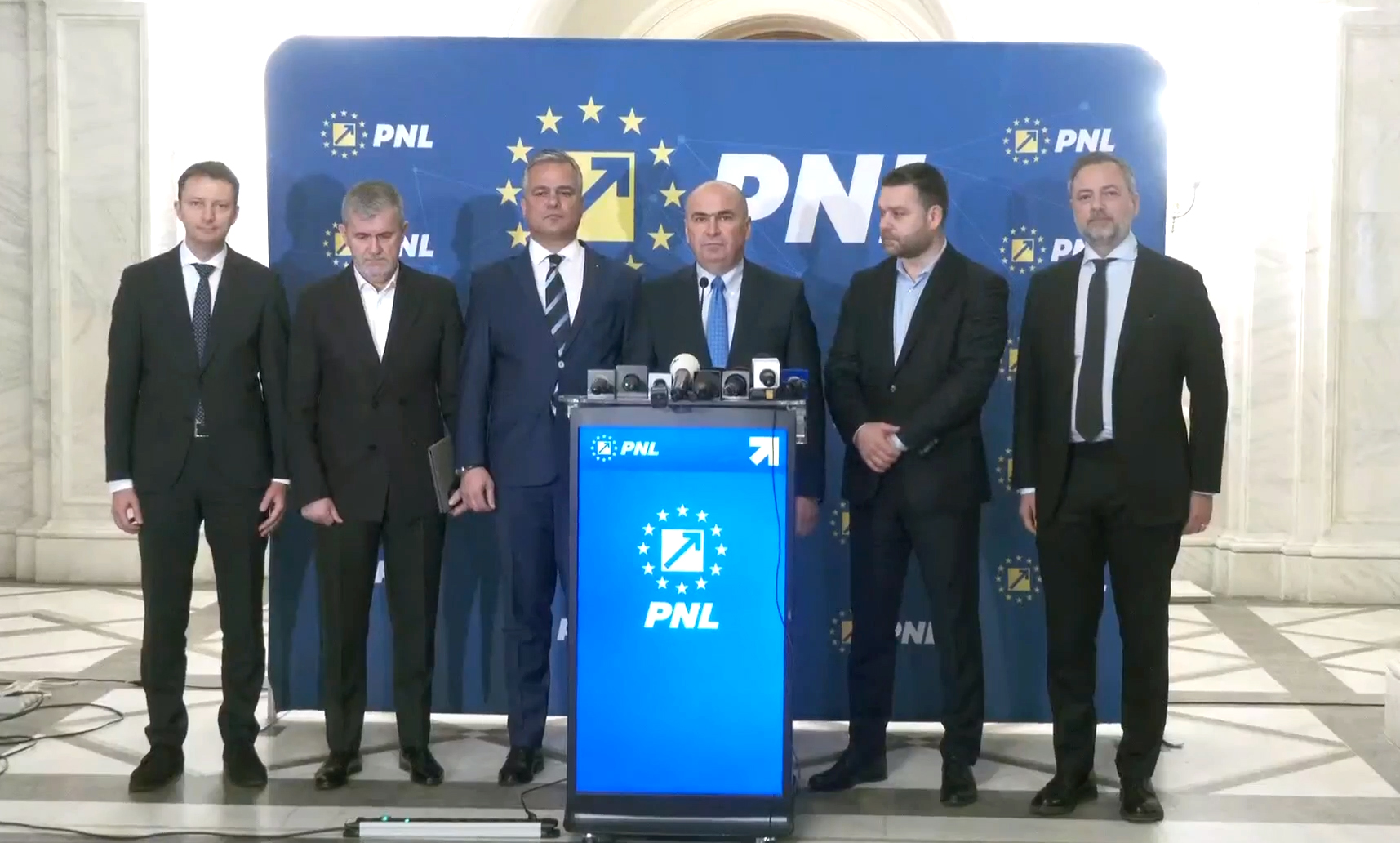 Bolojan: PNL va susţine formarea unei coaliţii cu forţele democratice - PSD, UDMR, USR, minorităţi - și reconfirmă sprijinul pentru Elena Lasconi