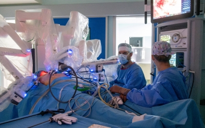 Premieră națională: MedLife Polisano Sibiu, singurul spital privat din România care a realizat o tiroidectomie cu robotul da Vinci prin tehnica BABA