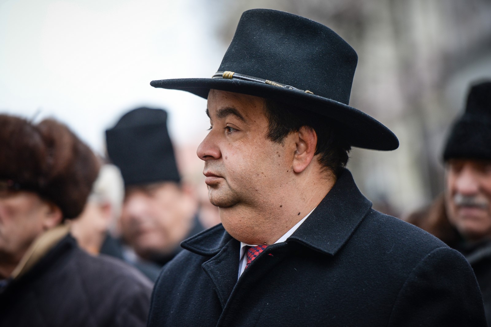 Dorin Cioabă îndeamnă comunitatea romilor să voteze Elena Lasconi. „Chiar imnul nostru, «Gyelem, gyelem» spune că legionarii ne-au omorât pe noi”