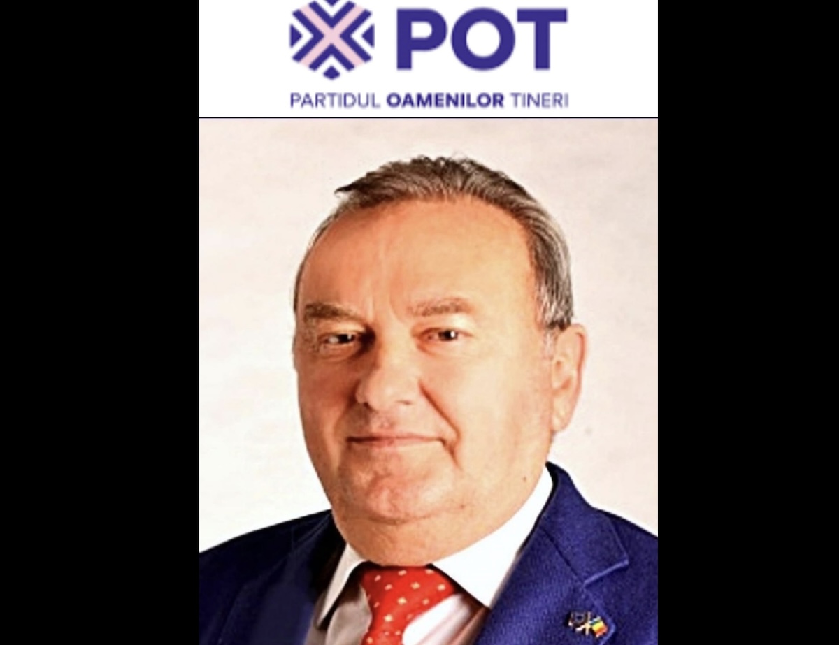 Fost securist din Mediaș, ales deputat în Vâlcea, pe listele Partidului Oamenilor Tineri (POT). Marian Rizea a predat după Revoluție la Academia SRI
