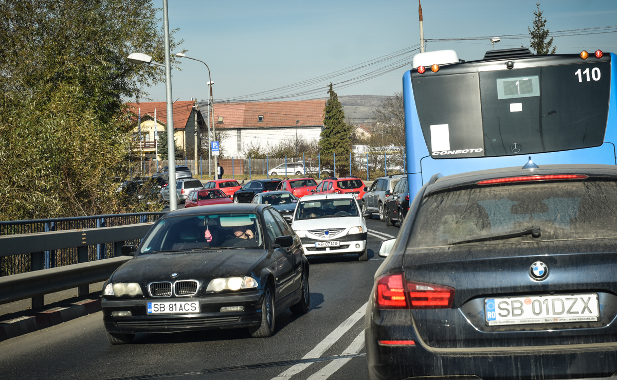 Locuitor din Șura Mare, care face naveta la Sibiu: „Două ore din viața mea le pierd zilnic în mașină”