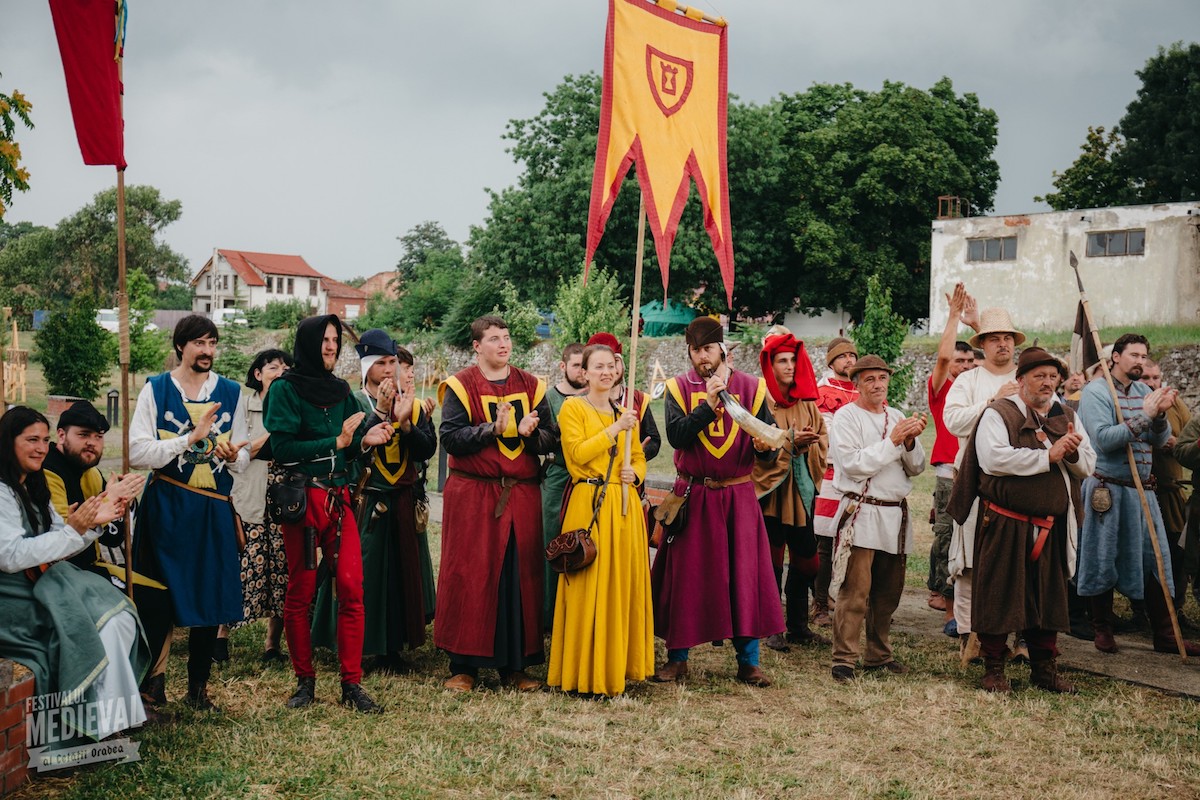 Anacronism: sibienii care vor să aducă oamenii mai aproape de trecut prin reconstituiri istorice. „Cel mai plăcut mod de a prezenta o întâmplare este să o aducem la viață”