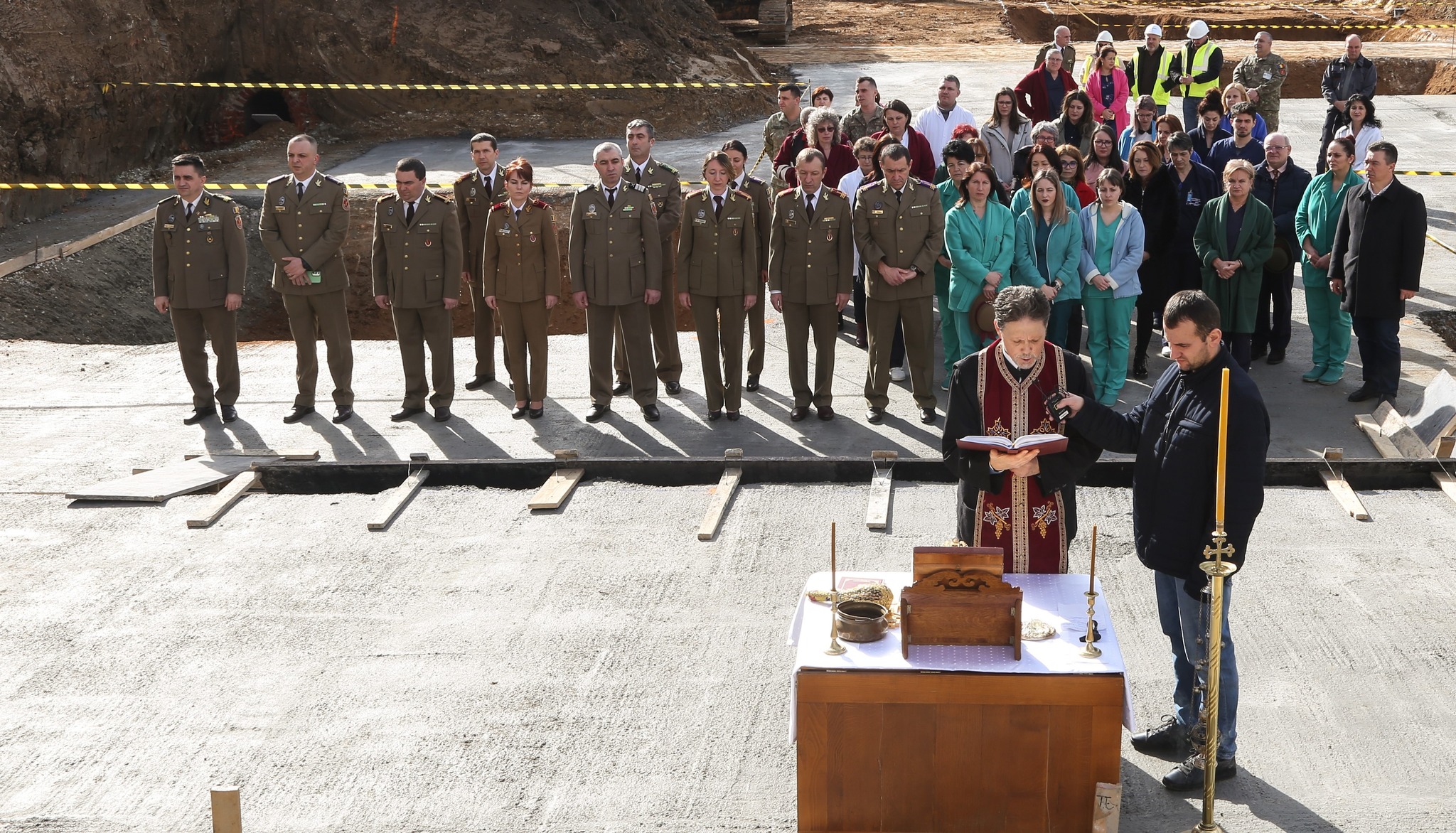 Construcția noului pavilon de la Spitalul Militar din Sibiu a fost sfințită. O capsulă a timpului a fost îngropată În fundație