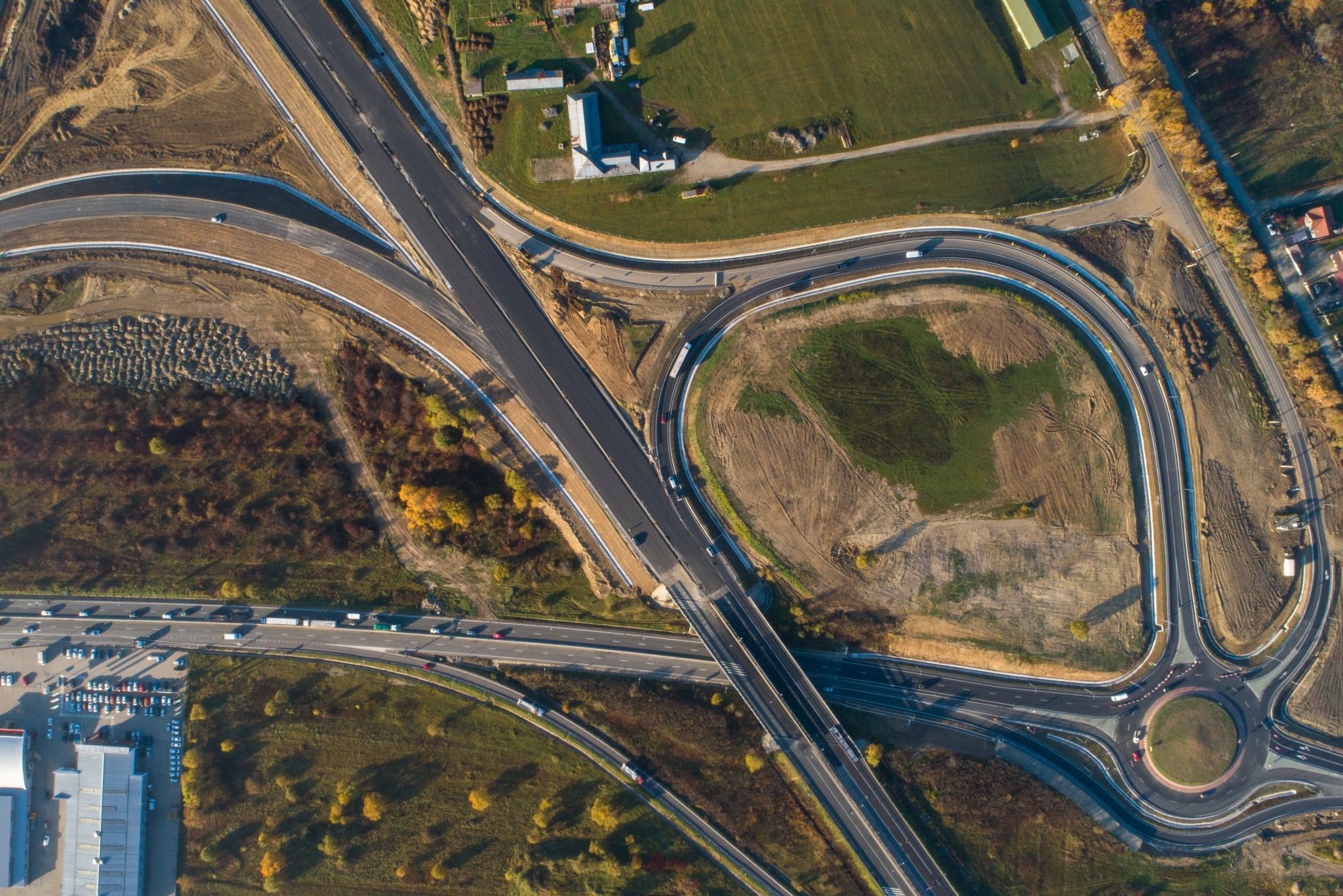 Cea mai mare firmă de transport mărfuri din județ investește 28 de milioane de lei în dezvoltarea unei zone industriale și logistice lângă autostradă