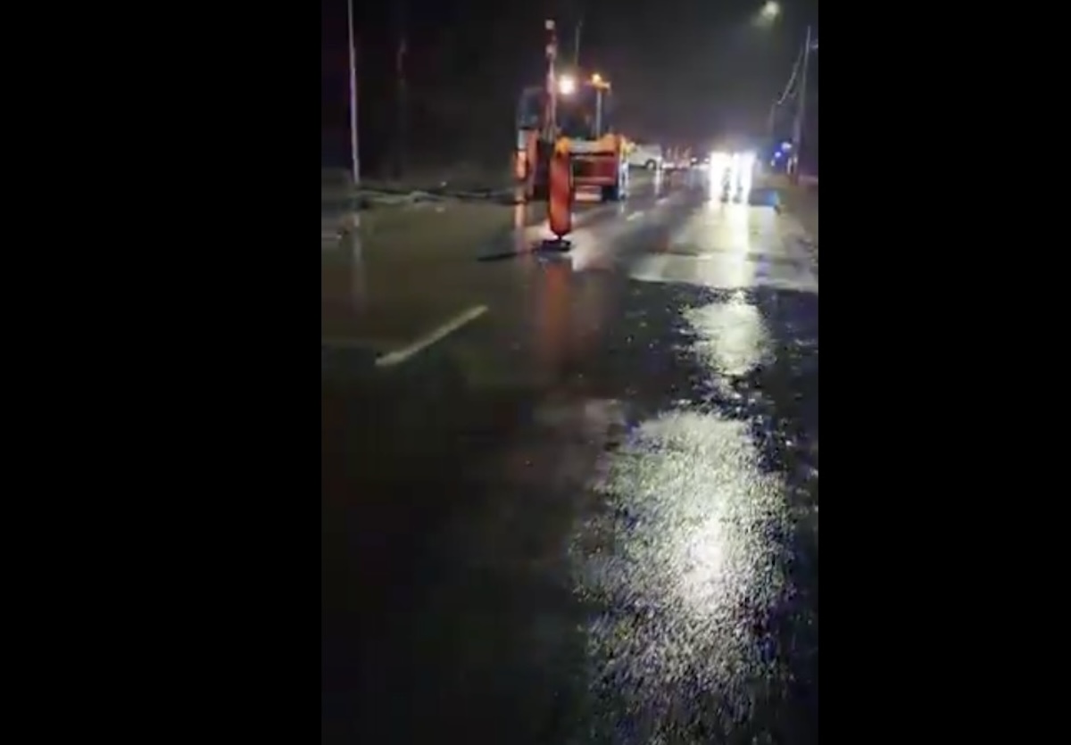 VIDEO Polițist local din Cisnădie, grav rănit după ce un șofer l-a lovit în plin. ” Au închis șanțul erau și 10 centimetri apă pe asfalt”