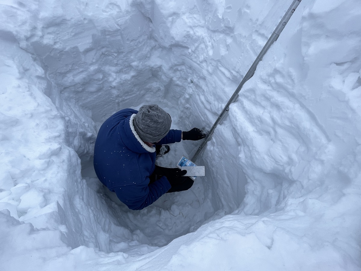 Risc de avalanșă de gradul 4 din 5 în munții Făgăraș. Salvamont recomandă turiștilor să nu se aventureze în zona montană