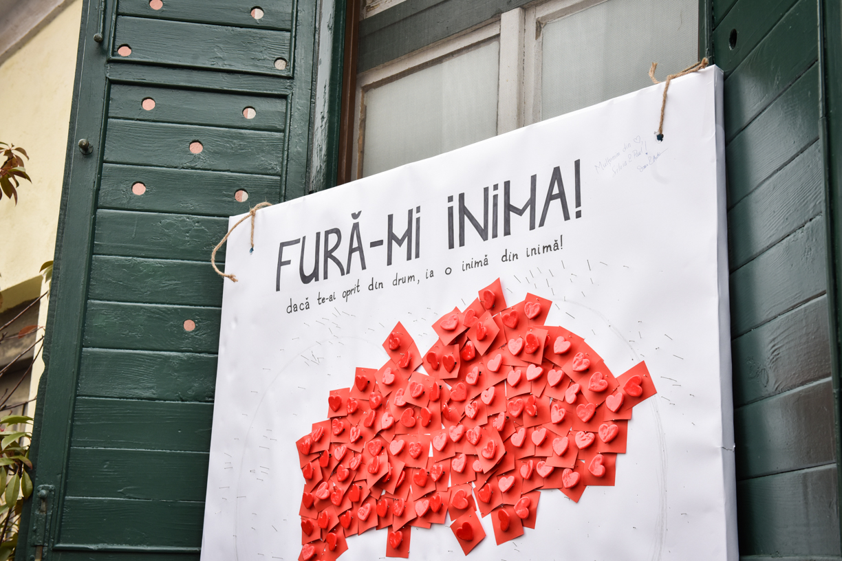 „Să celebrăm iubirea în fiecare zi”. Inimioarele gratuite oferite de Silvia Brus au ajuns și anul acesta la sibieni