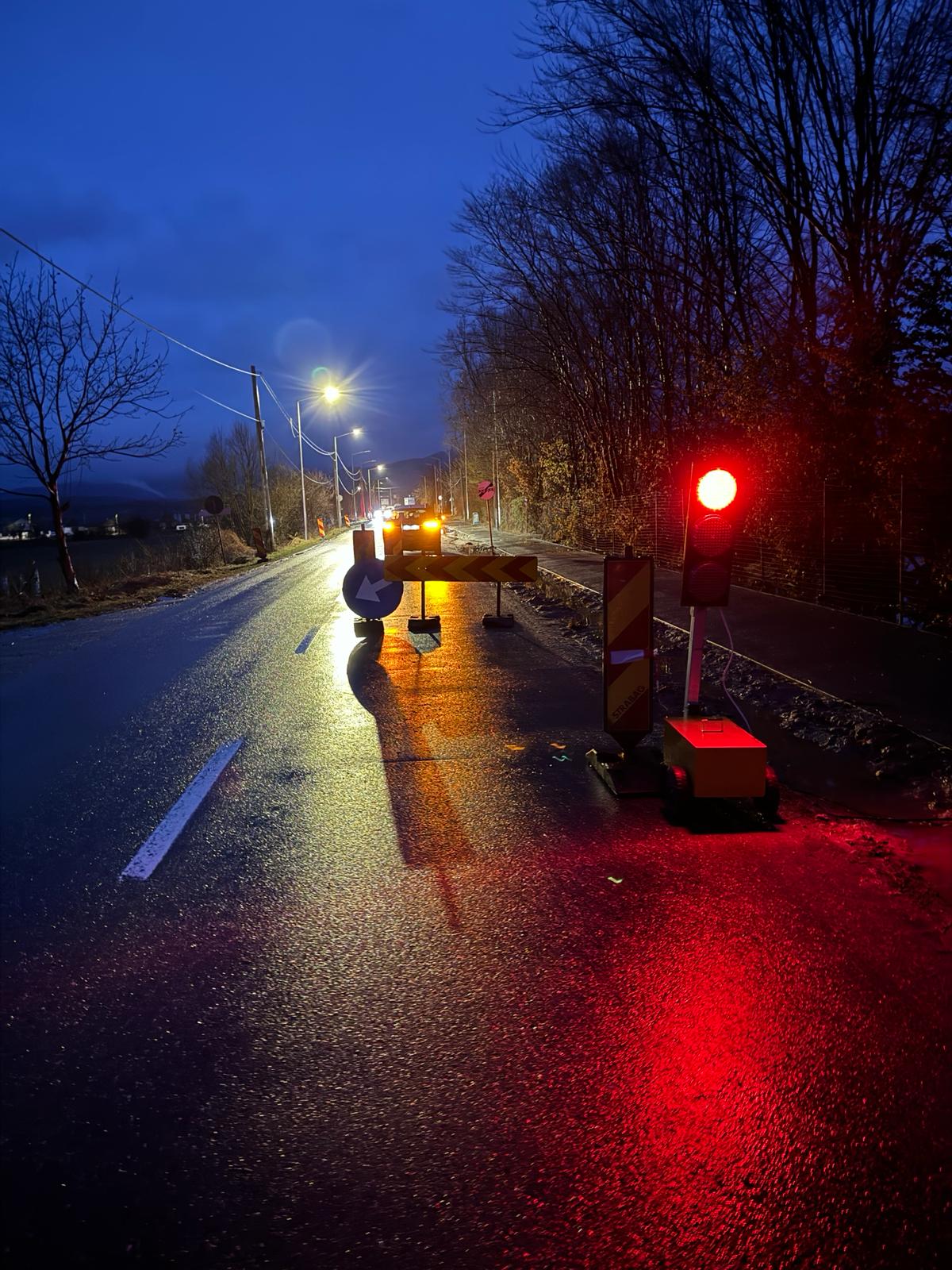 Drumuri și Poduri  avertizează miercuri șoferii să circule cu atenție în zona în care marți seară s-a produs un accident grav