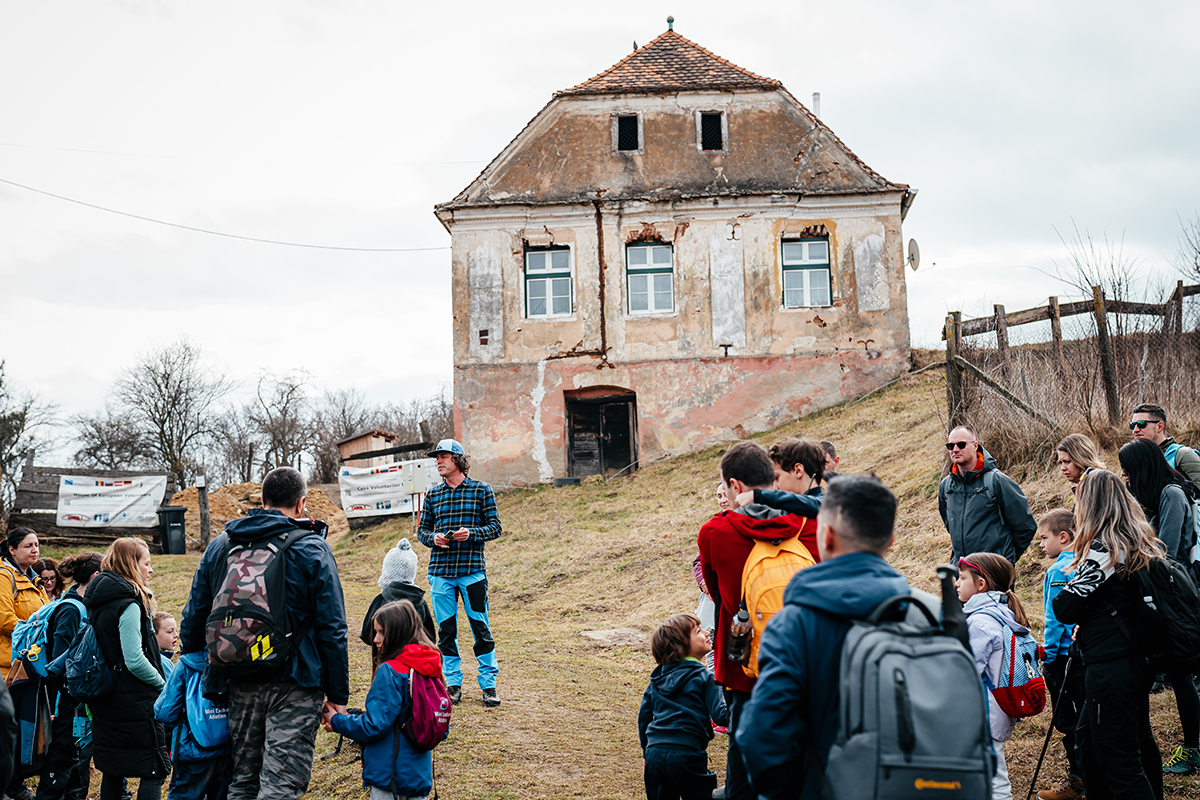 Drumeție în familie în aria protejată Podișul Hârtibaciului