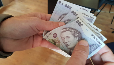 A fost păcălit de escroci să „susţină financiar ţara”. Un vârstnic din Alba a rămas fără 94.000 de lei