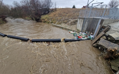 Primăria Sibiu anunță că operatorul Soma se ocupă de barajul pentru deșeuri de pe Cibin: 2,5 mc colectați până acum