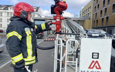 Peste 20 de pompieri sibieni au simulat un incendiu la hotelul Mercure Sibiu Arsenal, de pe Bulevardul Victoriei