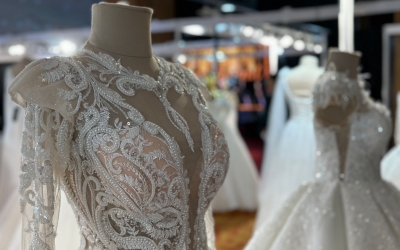 Bar cu jamon, trash the dress în Dubai și torturi cu monoporții în ofertele pentru nunți.  A început Wedding Redal Expo 2024