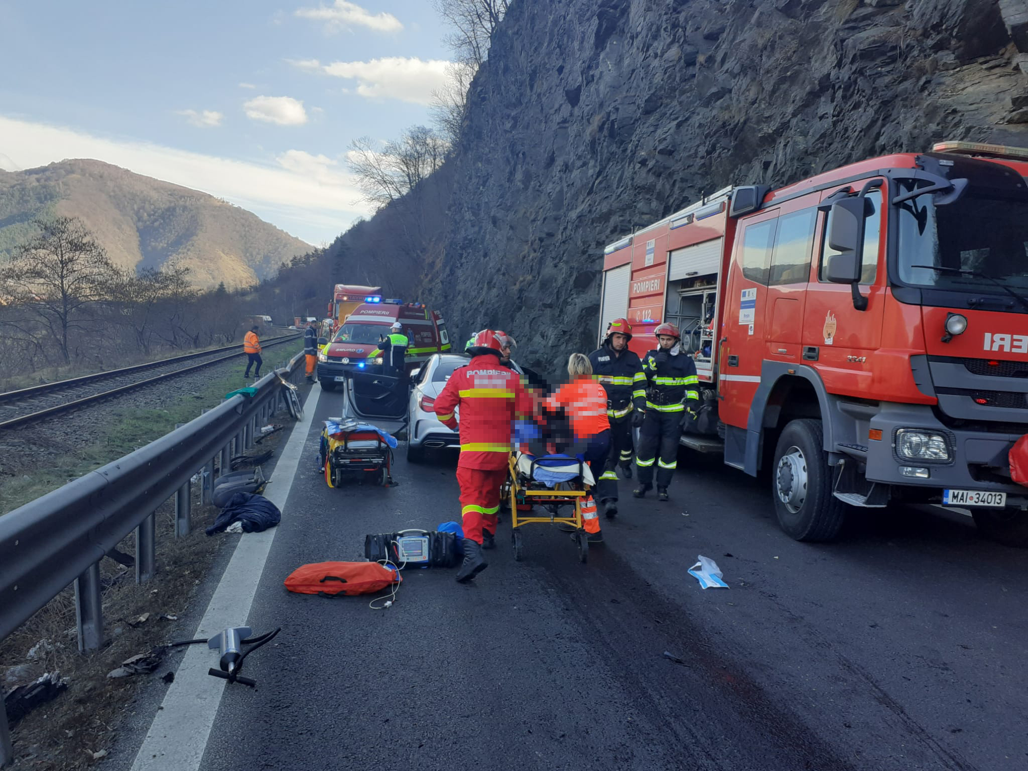 Actualizare. Accident grav pe Valea Oltului: Elicopterul SMURD a adus la Sibiu un pacient rănit grav
