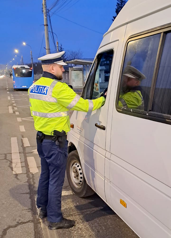 Șofer beat, sâmbătă la 8 dimineața, pe strada Salzburg din Sibiu. A fost amendat și pentru cauciucurile foarte uzate