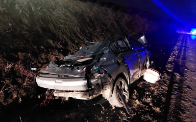 Bărbatul care s-a răsturnat cu mașina lângă Agnita este internat cu multiple traumatisme și fracturi. Este conștient și stabil