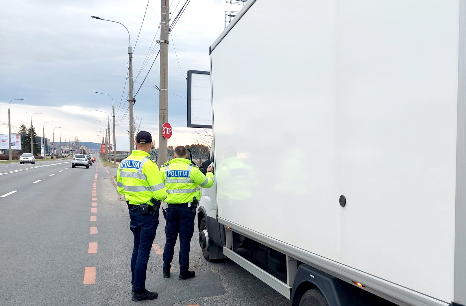 Polițiștii sibieni au confiscat un TIR condus de un șofer polonez de 76 de ani: fără documente în regulă și consumase alcool