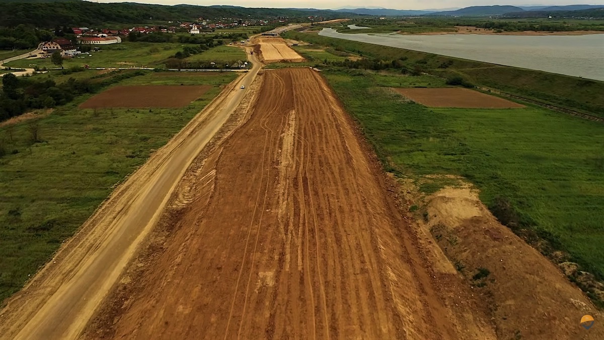Lucrările la tronsonul 3 din autostrada Sibiu – Pitești: s-au încheiat studiile arheologice și o parte din defrișări. 3.000 de muncitori vor lucra aici