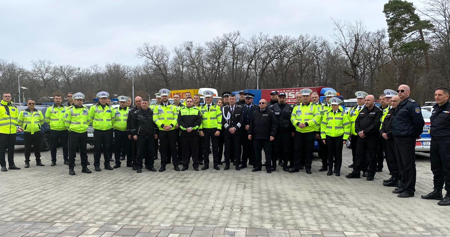 Zeci de polițiști locali din toată țara l-au condus pe ultimul drum pe colegul lor din Cisnădie. „Oamenii mor și noi ne luptăm pentru drepturi”