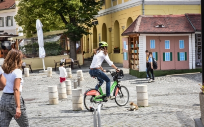 Bicicletele Sibiu Bike City vor putea fi închiriate din nou, din 15 martie. Fodor: Îi invit pe sibieni să aleagă bicicletele pentru deplasarea în oraș